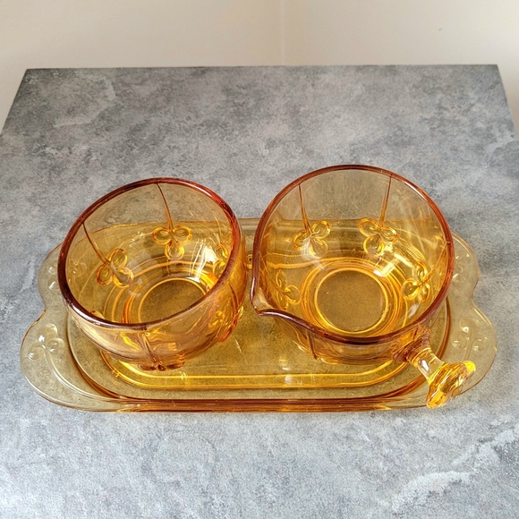 VTG Amber Glass Clover flower Creamer & Sugar Bowl On Matching Tray - Picture 3 of 10